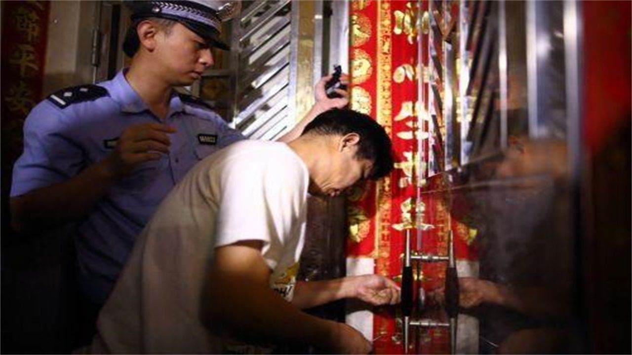 石嘴山请开锁师傅开了锁后，师傅